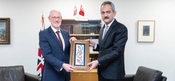 Bakan Özer, İngiliz mevkidaşı Gibb ile bir araya geldi