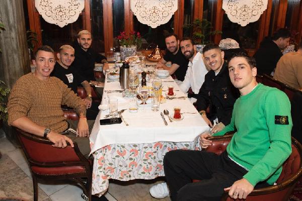 Galatasaray'da yönetim, teknik heyet ve futbolcular iftarda buluştu
