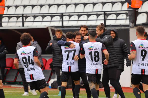 16 maçtır kaybetmeyen Vanspor şampiyonluk yolunda