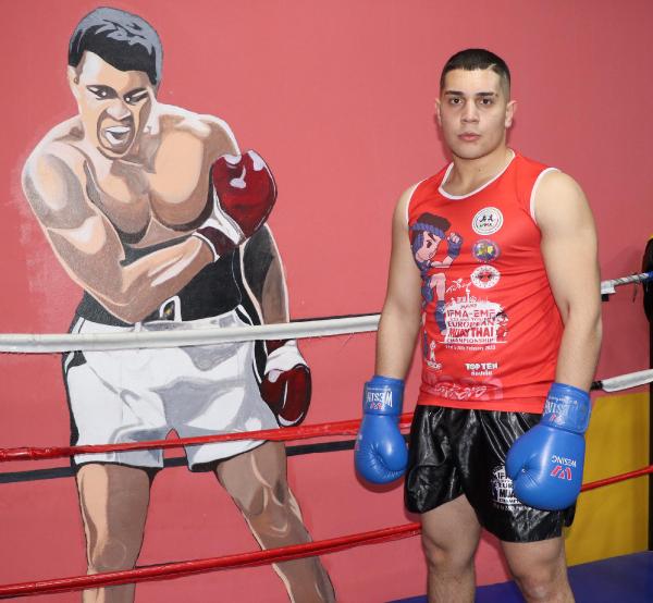 Okuldaki enerjik yapısıyla keşfedilen Murat, muaythaide Avrupa şampiyonu oldu