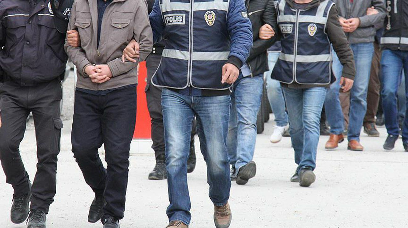 İzmir merkezli 10 ilde eş zamanlı FETÖ operasyonu