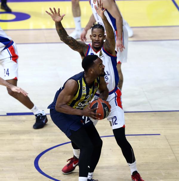 Euroleague'deki Türk derbisinde kazanan Fenerbahçe Beko