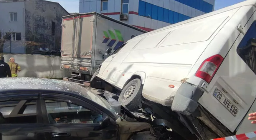 Bağcılar’da kamyon 6 aracı biçti
