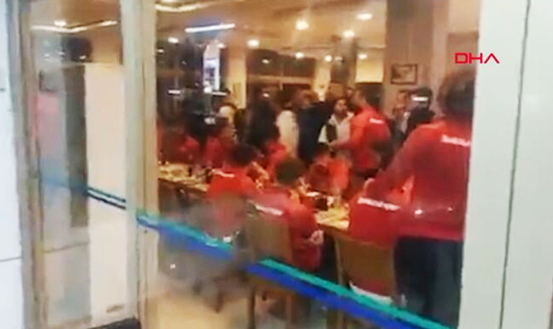 Balıkesirsporlu futbolculara çirkin saldırı