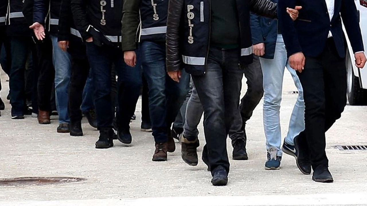 Manisa ve İzmir'de suç örgütüne operasyon: 38 gözaltı