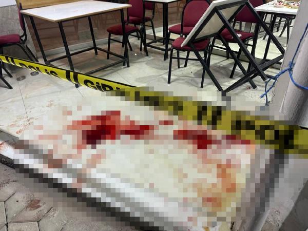Kahvehanede oğlunun tartıştığı müşterilere pompalı ile ateş etti: 1 ölü, 1 yaralı