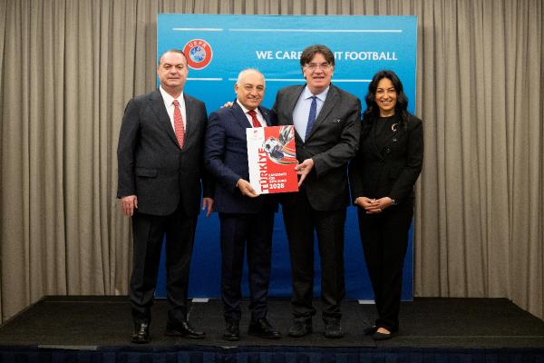 EURO 2028 ve EURO 2032 adaylık dosyası, UEFA'ya teslim edildi