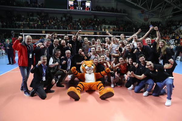 Eczacıbaşı Dynavit, Şampiyonlar Ligi'nde finale yükseldi