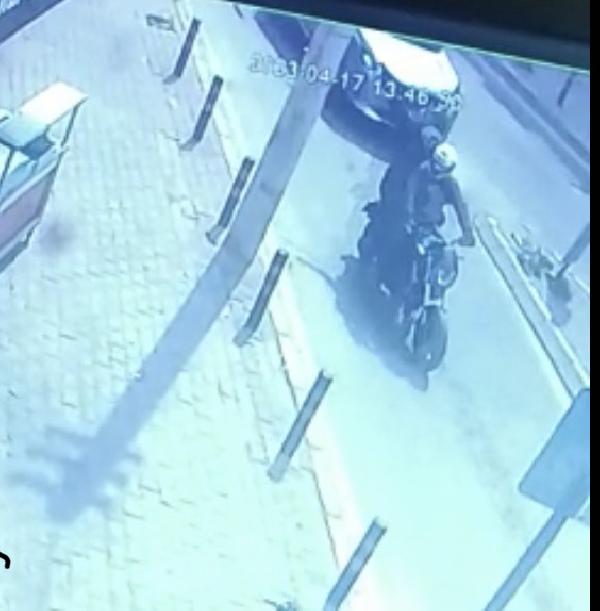 Motosikletli maskeli saldırganlar işyerlerine ateş açtı: 3 yaralı