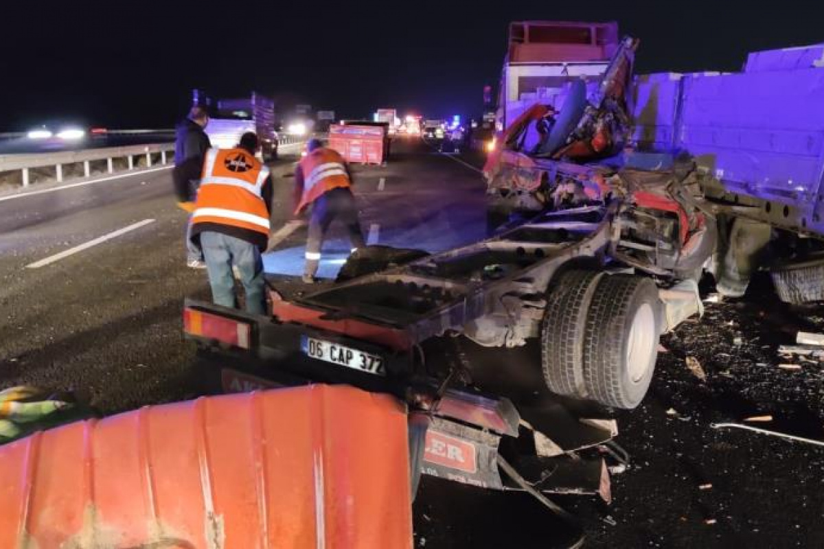 Ankara'da  zincirleme kaza ölü ve yaralılar var