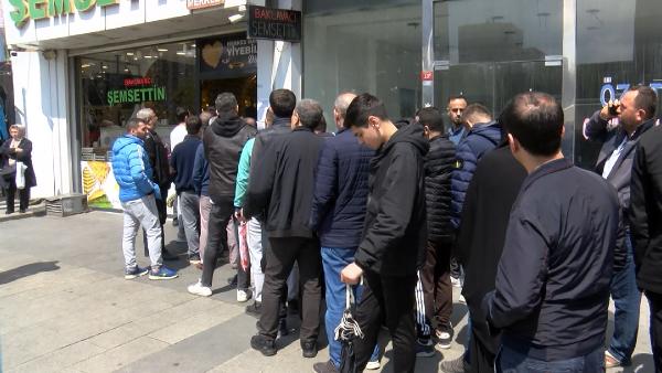 Bayram öncesi ucuz baklava kuyruğu 