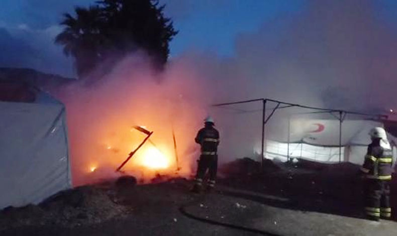 Hatay'da çadır kentte yangın