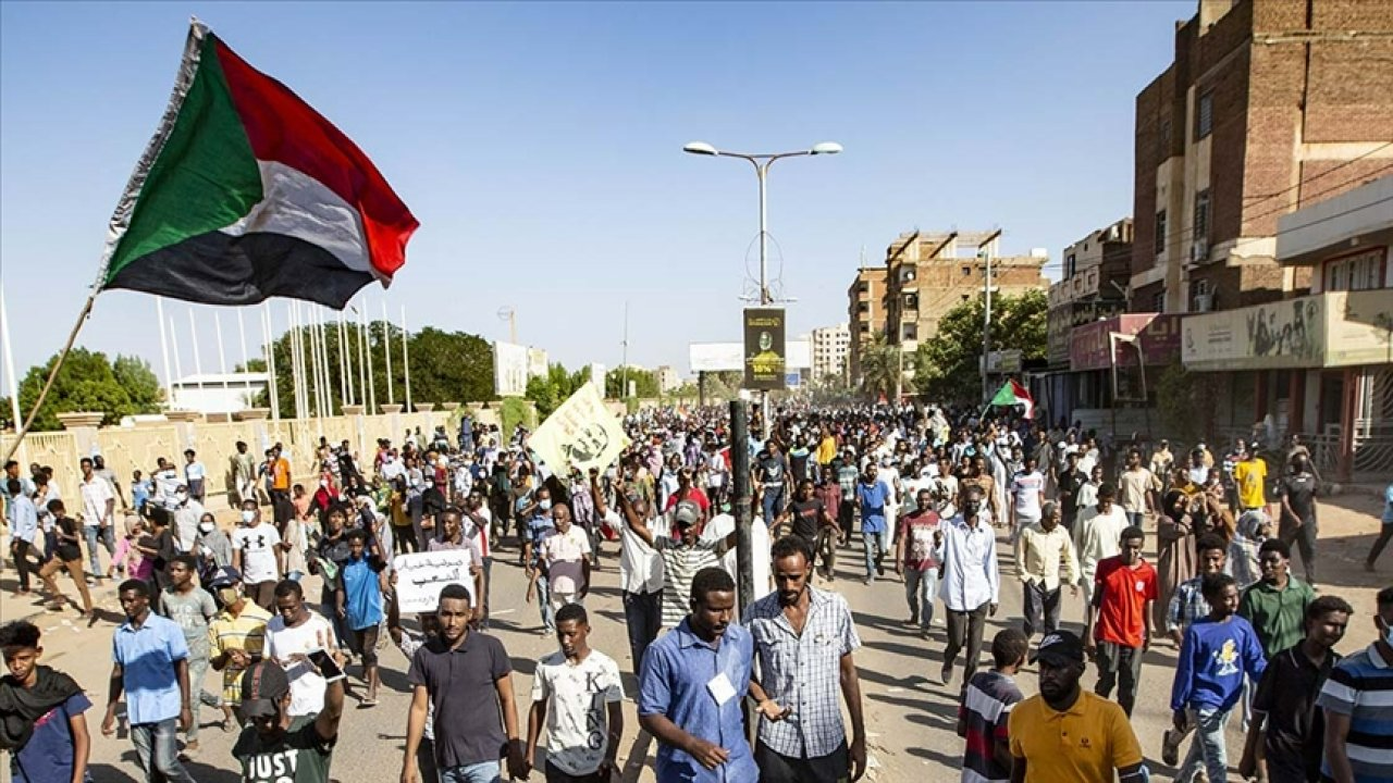 Sudan'da ateşkese karşın hava saldırıları