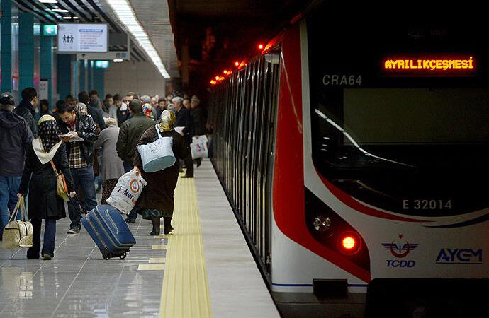 Marmaray seferlerinde intihar girişimi