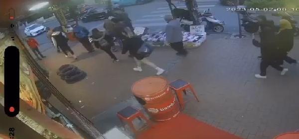 Otomobil yayaların arasına daldı: Çok sayıda yaralı