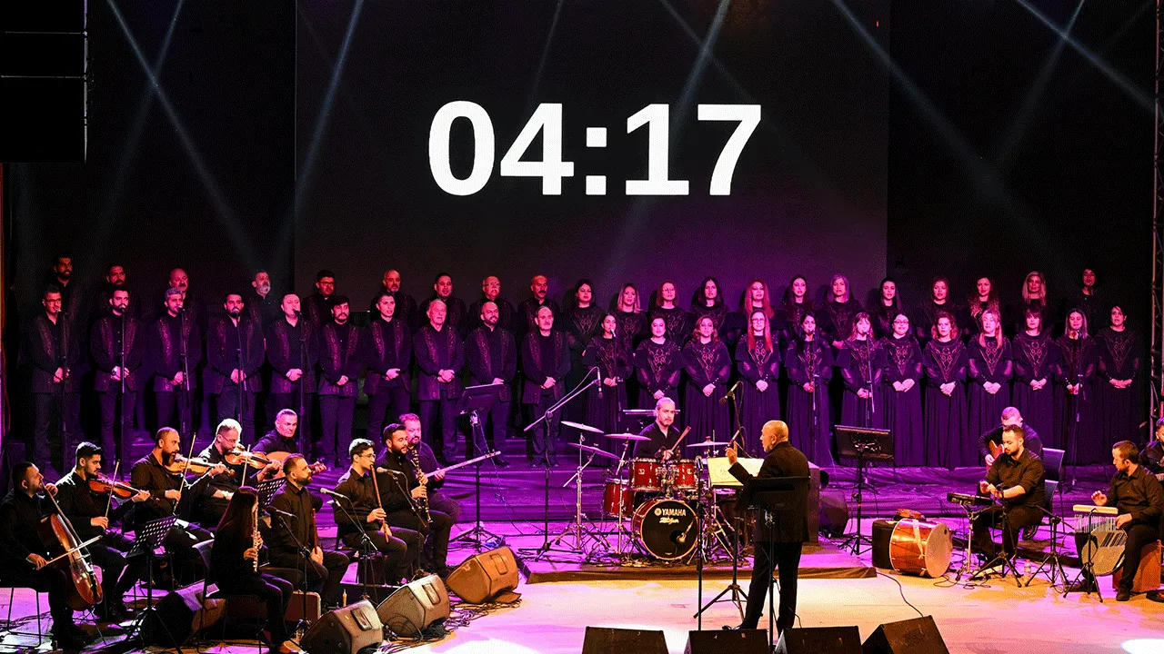 Depremde 7 üyesini kaybeden Antakya Medeniyetler Korosu, Edirne'de konser verdi