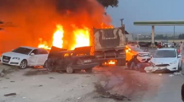 Hatay'da kontrolden çıkan kamyon asker uğurlayanların arasına daldı;12 ölü 31 yaralı