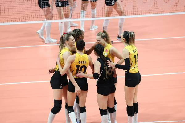 VakıfBank, Sultanlar Ligi'nde sezonu 3'üncü tamamladı