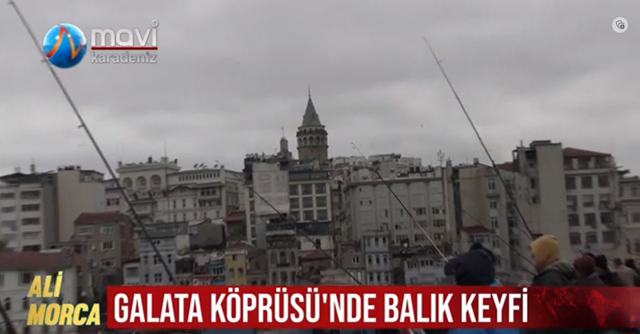 Tarihi Galata Köprüsünde Balık Keyfi