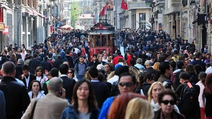 Geleceğini başkalarının ellerine bırakan toplum