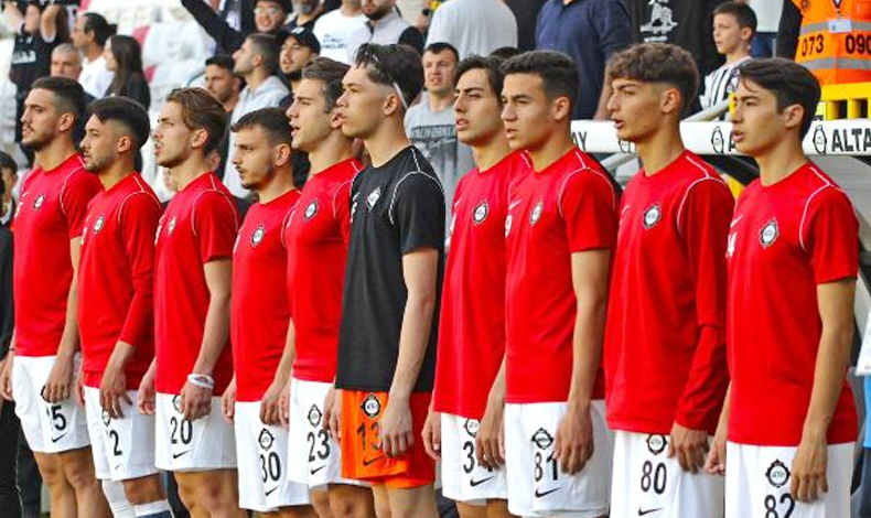 Altay'da kriz. Futbolcular kongre öncesi gözünü kapıya dikti