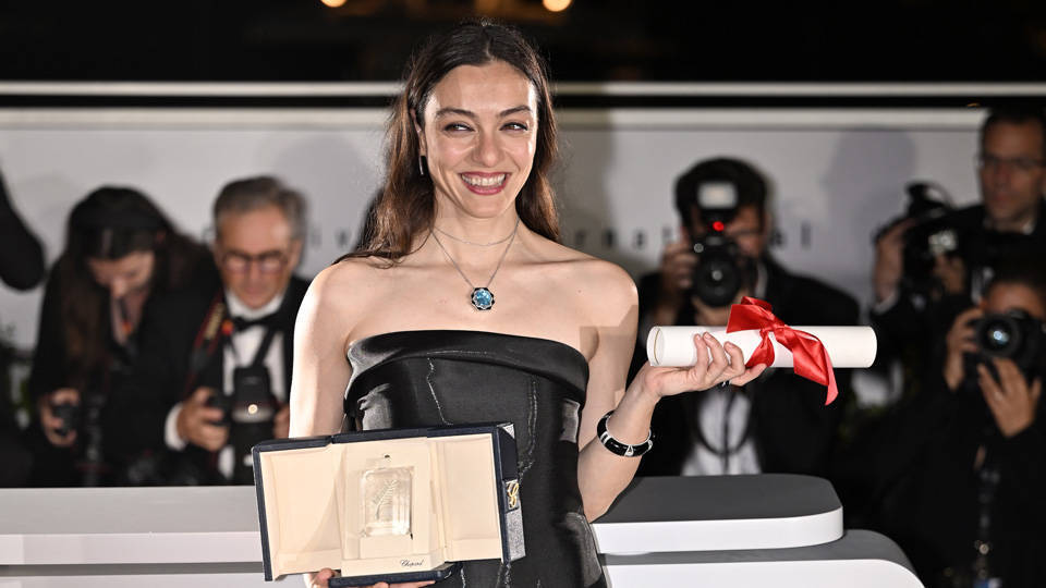 Merve Dizdar kimdir? Merve Dizdar hangi ödülü aldı?