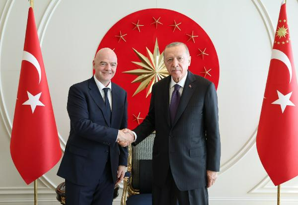 Erdoğan FIFA Başkanı Infantino ile görüştü