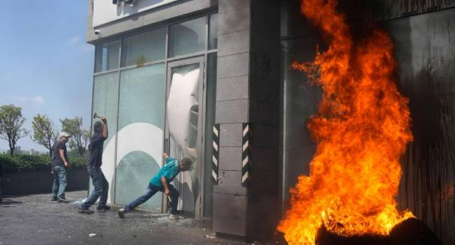 Lübnan İflas etti! Halk Bankaları Ateşe Verdi