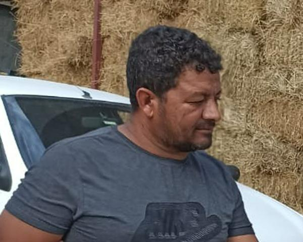 İneğe içki şişesinde sıvı içiren çiftlik çalışanı tutklandı