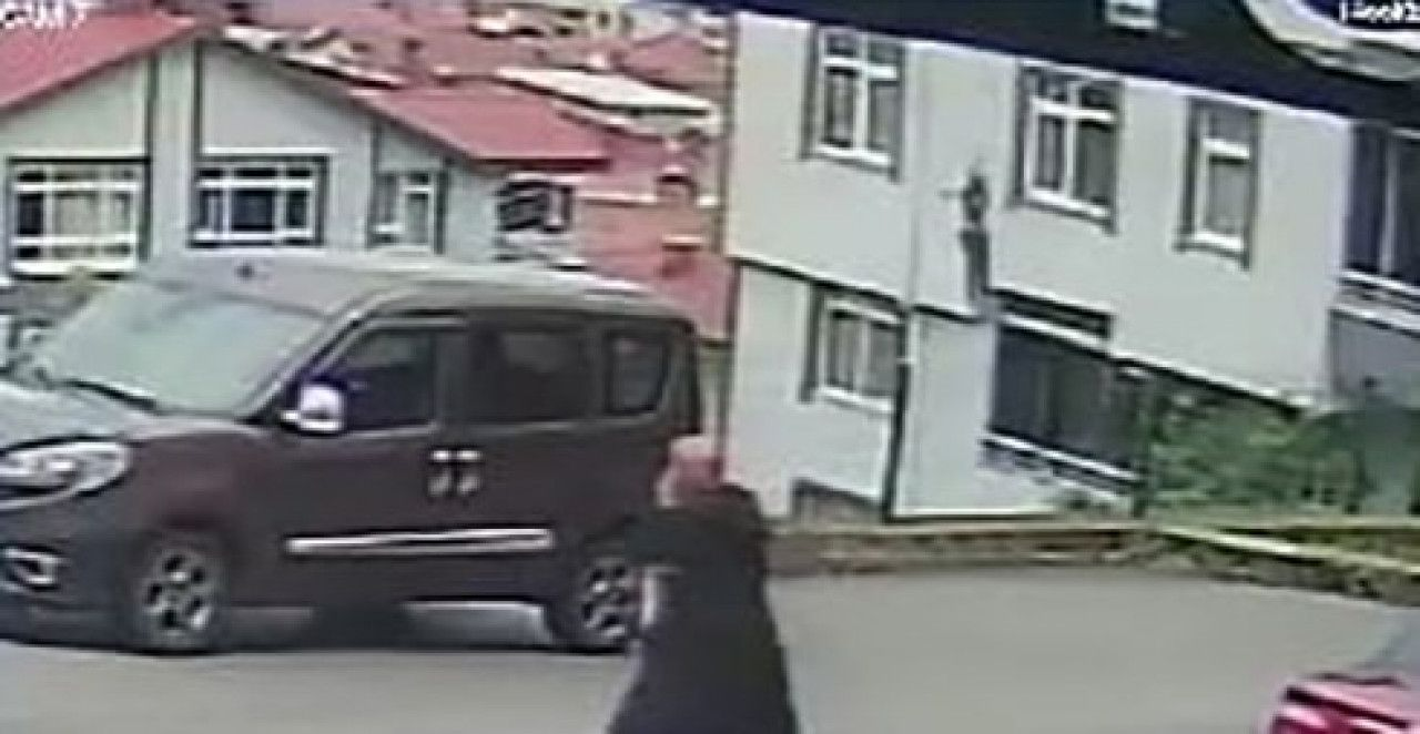 Cam silen kadının 5'inci kattan düşme anı kamerada