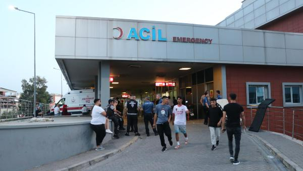 Konser öncesi bıçaklı sıra kavgası 3 yaralı