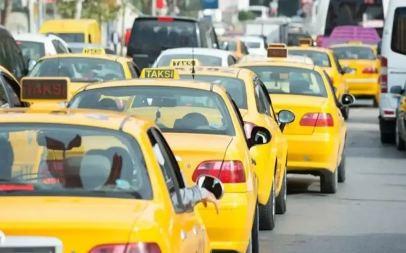 Taksi şoförü ve yabancı uyruklu müşteri arasındaki diyalog