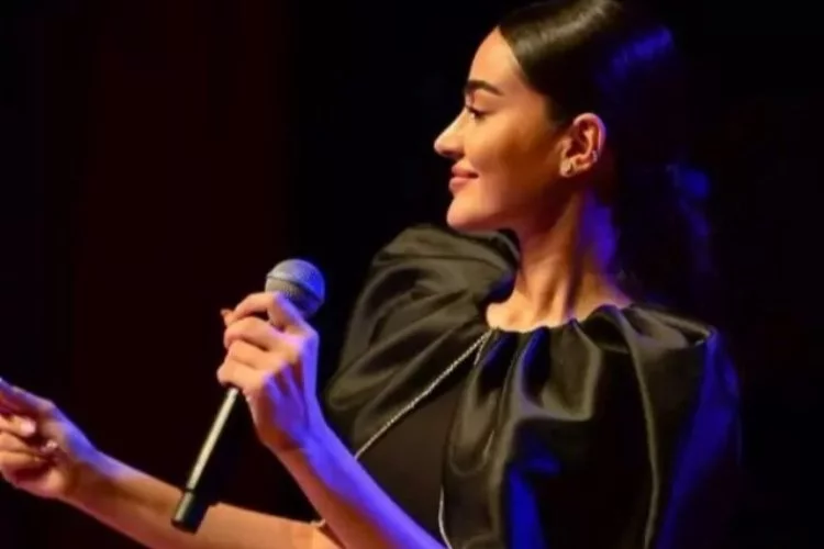 Ünlü şarkıcı silah zoruyla konser verdi