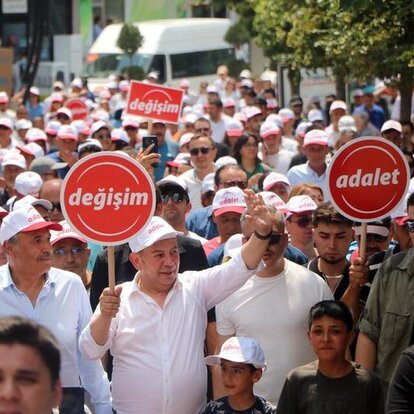 Tanju Özcan yürüyüşüne başladı