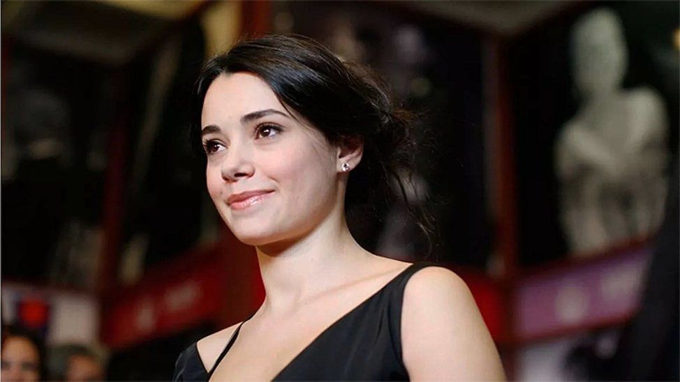 Özgü Namal'dan uzun süre sonra radikal karar
