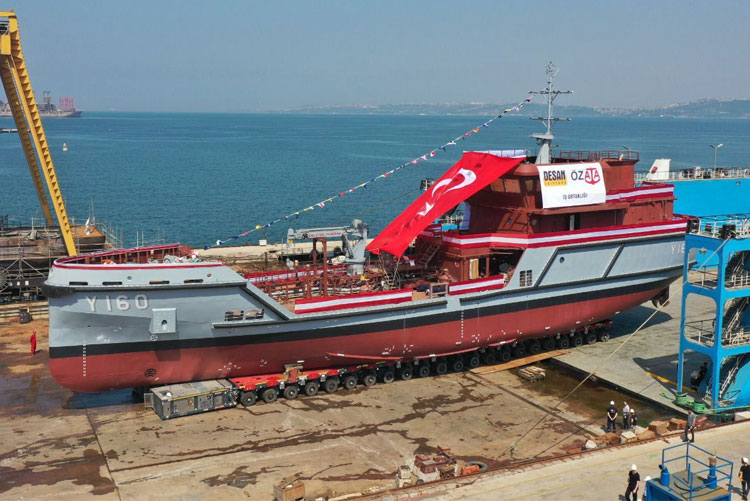 İlk akaryakıt gemisi suda!