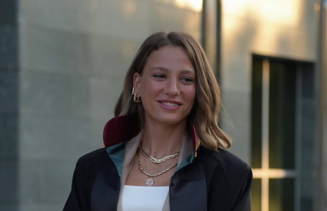 Serenay Sarıkaya’dan yeni imaj paylaşımı