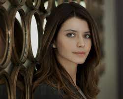 Beren Saat tekerlekli sandalyede görüntülendi, korkuttu
