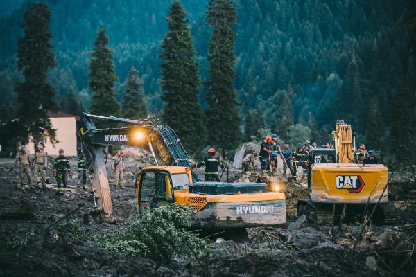 Gürcistan’da toprak kayması:17 ölü 18 kayıp