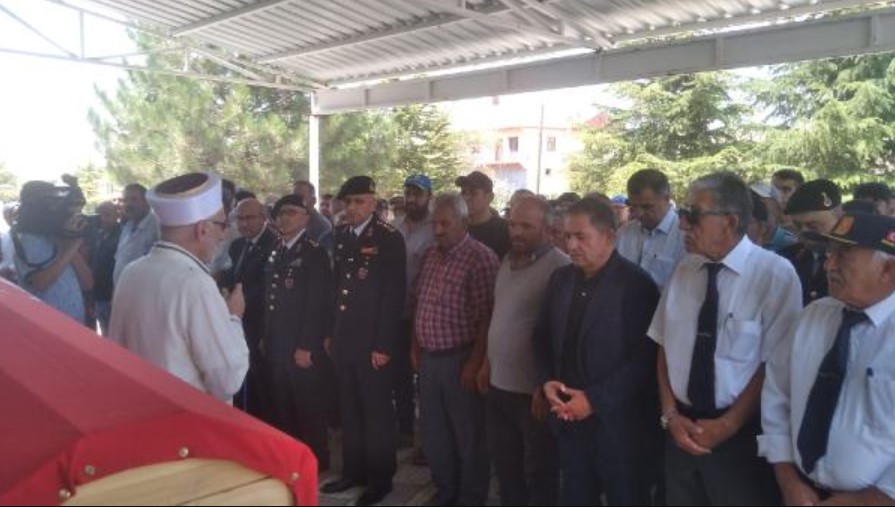 Kıbrıs gazisi babasını öldürdü