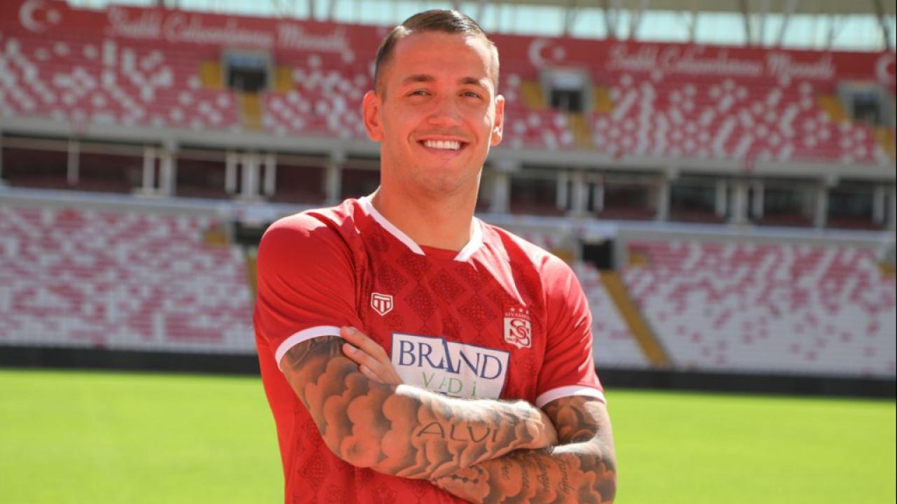 Sivasspor, Rey Manaj'ı renklerine bağladı
