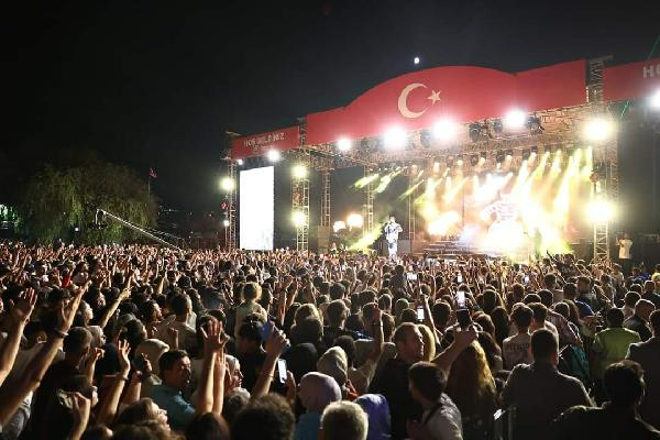 Gölbaşı'nda '30 Ağustos Zafer Bayramı Konserleri' Sefo ile başladı