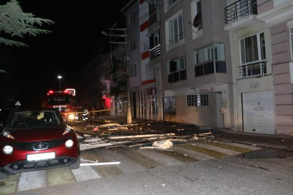 Eskişehir’de 4 katlı binada patlama! Kameraya yansıdı