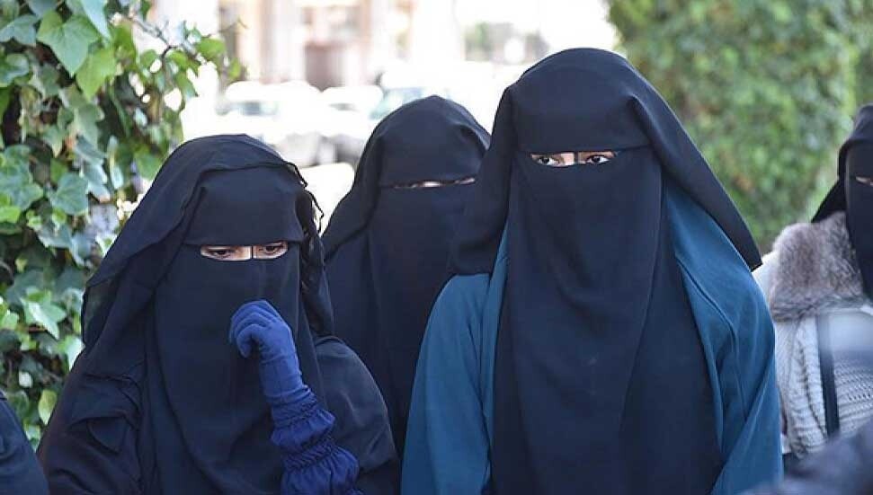 Fransa’da devlet okullarına ‘abaya giyme’ yasağı geldi!