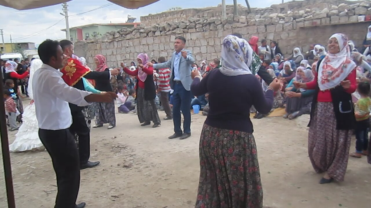 Kadın erkek  eğlencesine muhtardan yasak