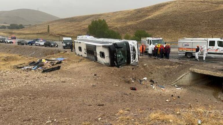 Sivas'ta korkunç kaza: 4 ölü 32 yaralı