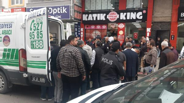 Bir ay önce boşandığı eşini restoranda yemek yerken öldürdü