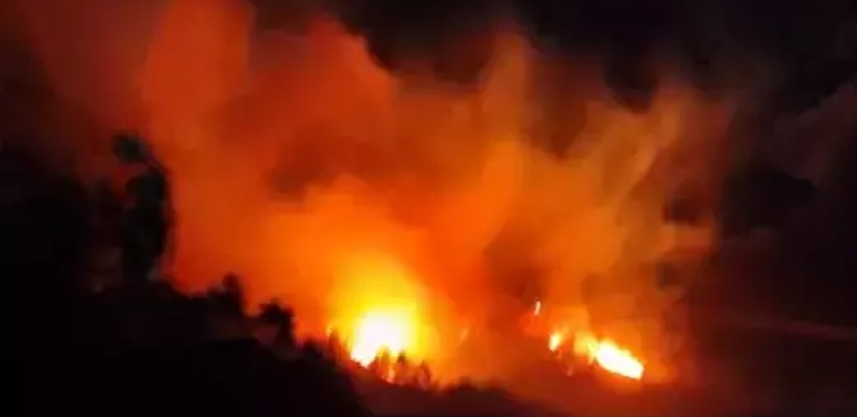 Fırtına yangınlara sebep oldu evler boşaltıldı