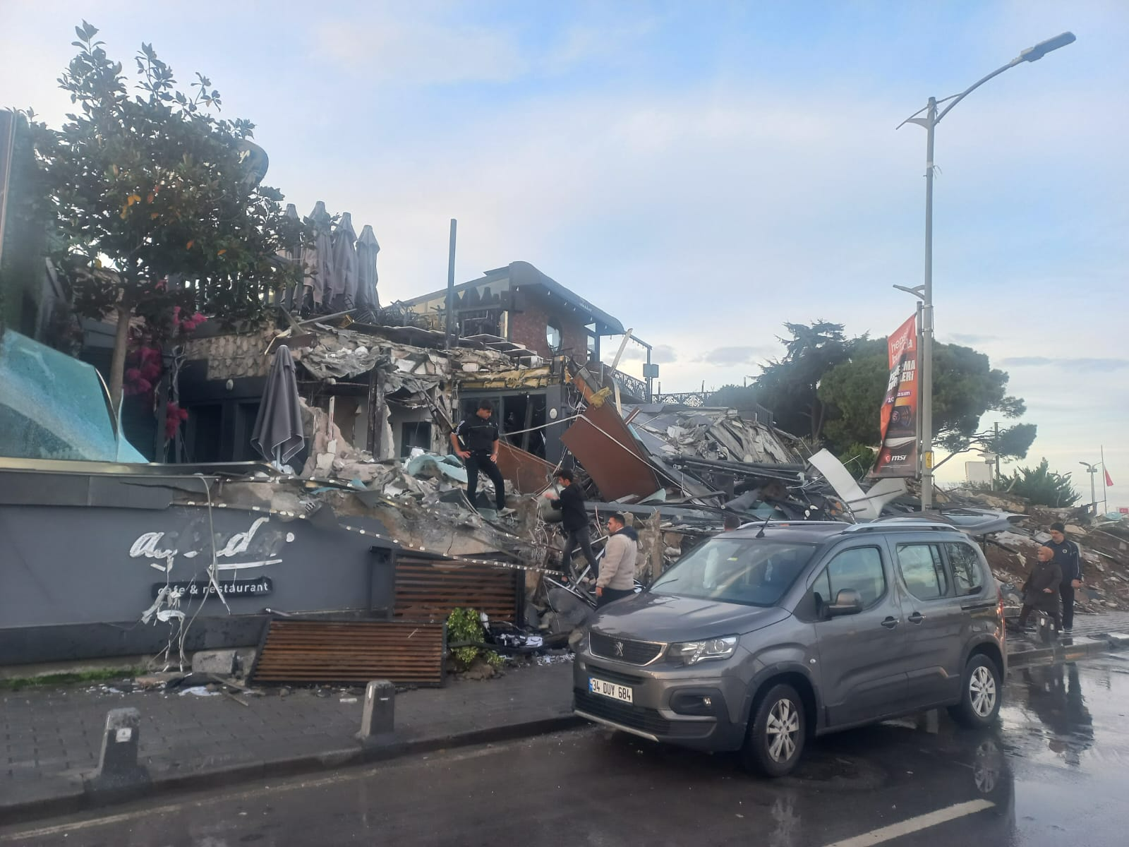 İBB'den Üsküdar sahilde hukuksuz yıkım