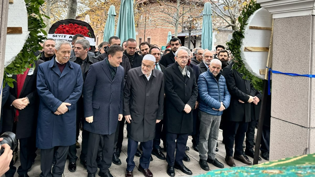 Ali Babacan'ın annesi son yolculuğuna uğurlandı